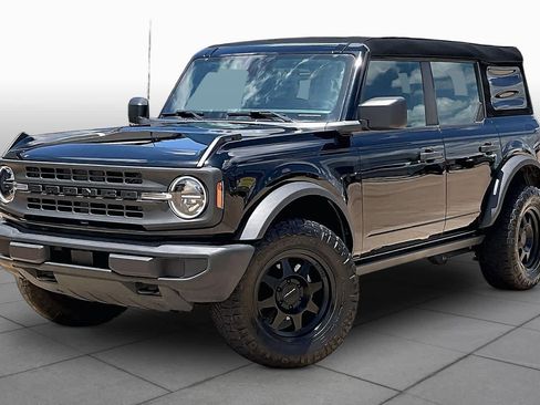Used 2023 Ford Bronco 4-Door AWD/4WD image 3