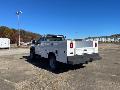 New 2024 Ford F550 4x4 Regular Cab Super Duty image 3