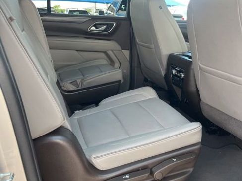 Used 2022 GMC Yukon XL SLT w/ SLT Premium Package RWD image 10