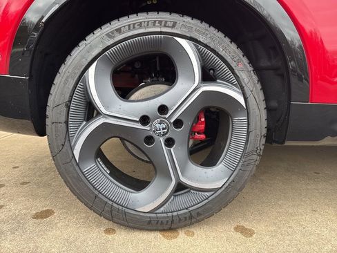 New 2026 Alfa Romeo Tonale Veloce w/ Quick Order Package 23H Volce image 24