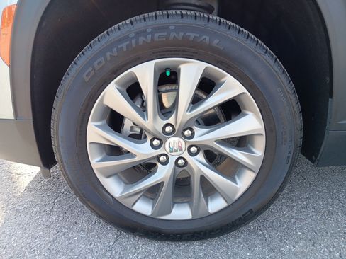 Used 2025 Buick Enclave Preferred image 2