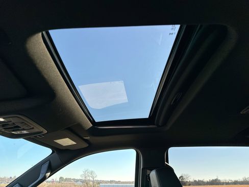 Used 2024 GMC Sierra 1500 AT4 w/ Technology Package image 22