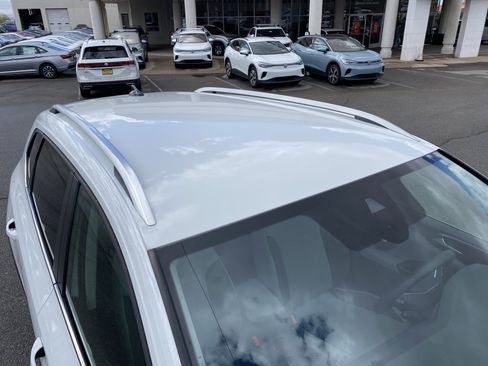 Used 2023 Volkswagen Taos SE w/ Black Wheel Package image 19