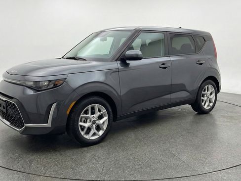 Used 2025 Kia Soul LX w/ LX Technology Package FWD image 3