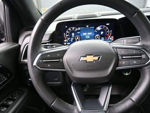 Used 2025 Chevrolet Suburban LT w/ Comfort Package image 8