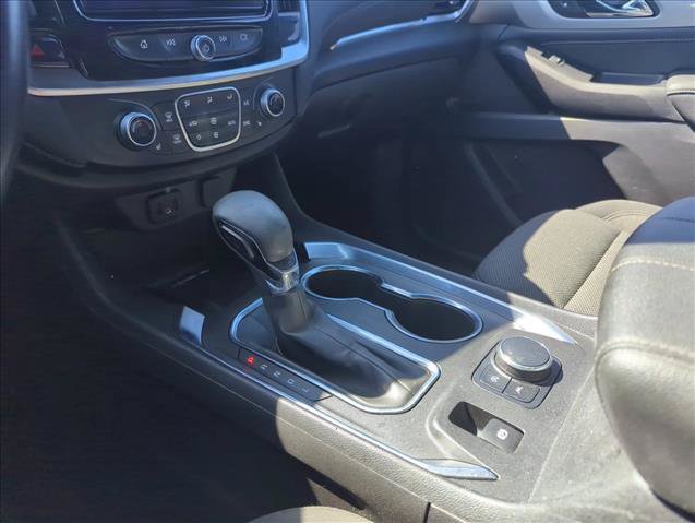 Used 2022 Chevrolet Traverse LT FWD image 15