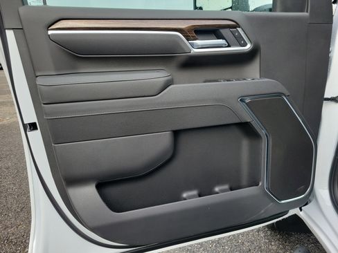 New 2026 GMC Sierra 2500 SLE w/ SLE Convenience Package image 17