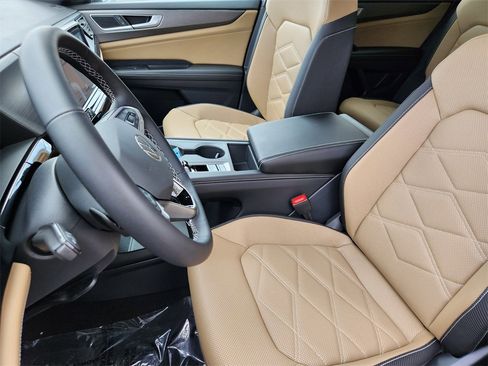 New 2025 Volkswagen Atlas Cross Sport SE image 5