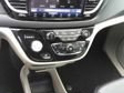 Used 2024 Chrysler Pacifica Touring-L FWD image 15