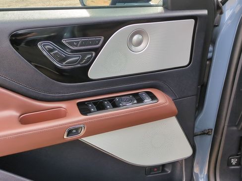 Used 2025 Lincoln Aviator Reserve w/ Equipment Group 201A image 14