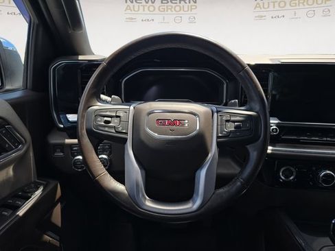 Used 2022 GMC Sierra 1500 SLT w/ SLT Convenience Package AWD/4WD image 12