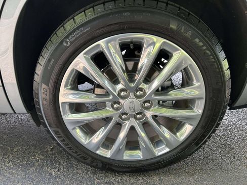 Used 2024 Cadillac XT6 Premium Luxury w/ Technology Package FWD image 7