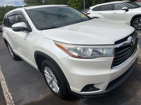 Used 2016 Toyota Highlander LE FWD image 4
