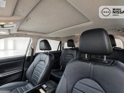 Used 2021 Toyota Highlander XLE image 9