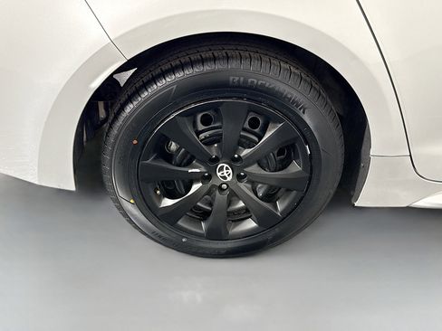Used 2024 Toyota Corolla LE image 32