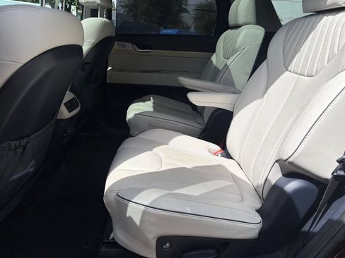 Used 2023 Hyundai Palisade Limited FWD image 12