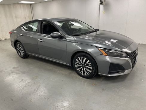 Used 2023 Nissan Altima 2.5 SV image 6