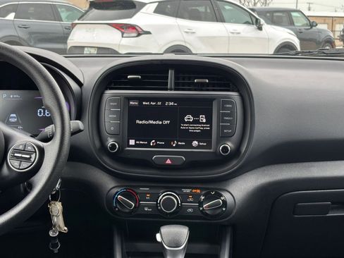 Used 2025 Kia Soul LX w/ LX Technology Package FWD image 17