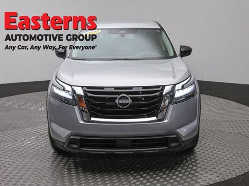 Used 2023 Nissan Pathfinder S AWD/4WD image 2