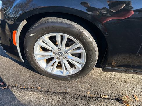 Used 2016 Chrysler 300 C image 12