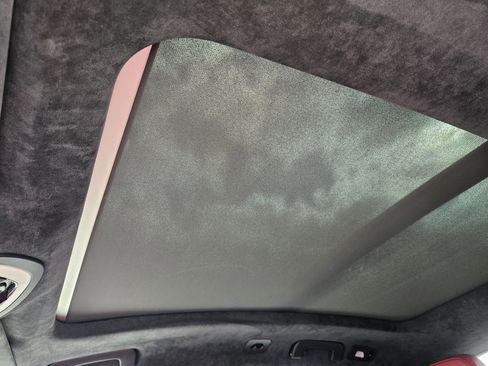 Used 2021 Porsche Macan Turbo image 29