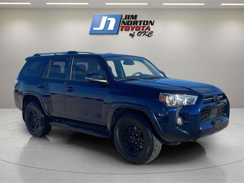 Used 2022 Toyota 4Runner SR5 Premium image 3