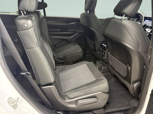 Used 2025 Jeep Grand Cherokee L Laredo AWD/4WD image 17