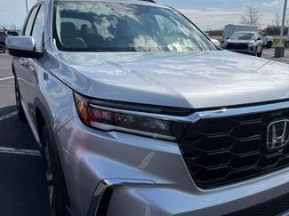 Used 2023 Honda Pilot Touring video 1