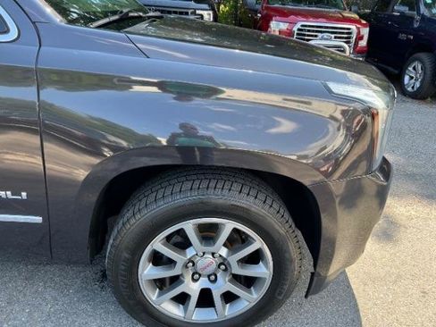 Used 2015 GMC Yukon Denali w/ Premium Package AWD/4WD image 4