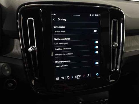 Certified 2025 Volvo XC40 B5 Core image 26