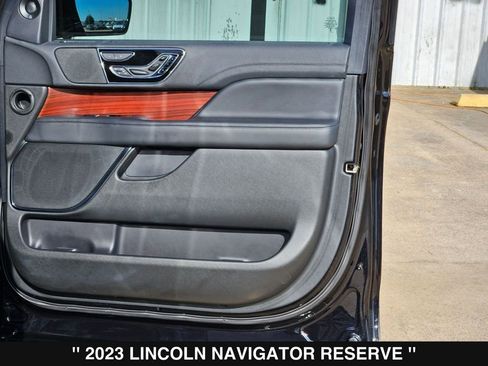 Used 2023 Lincoln Navigator Reserve AWD/4WD image 33