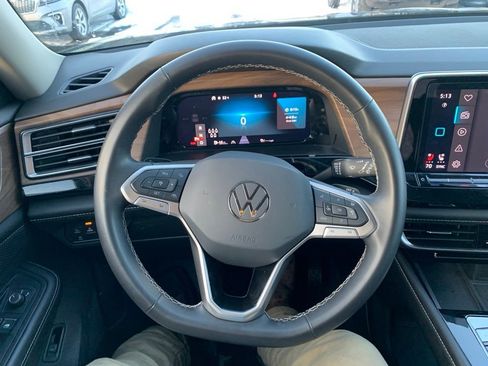 Used 2024 Volkswagen Atlas SE image 17