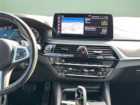 Used 2023 BMW M550i xDrive w/ Dynamic Handling Package image 22