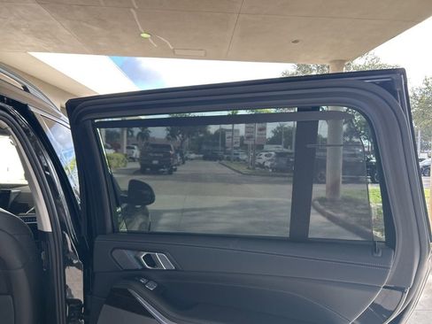 Used 2025 BMW X7 xDrive40i image 39