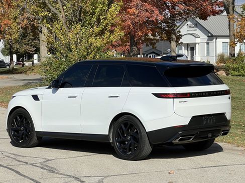 Used 2023 Land Rover Range Rover Sport SE image 3