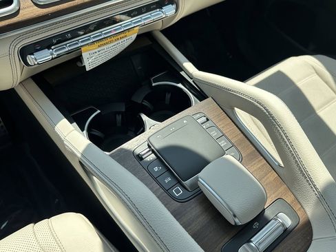 New 2026 Mercedes-Benz GLS 450 4MATIC image 32