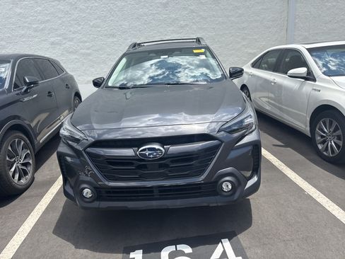 Used 2024 Subaru Outback Premium AWD/4WD image 2