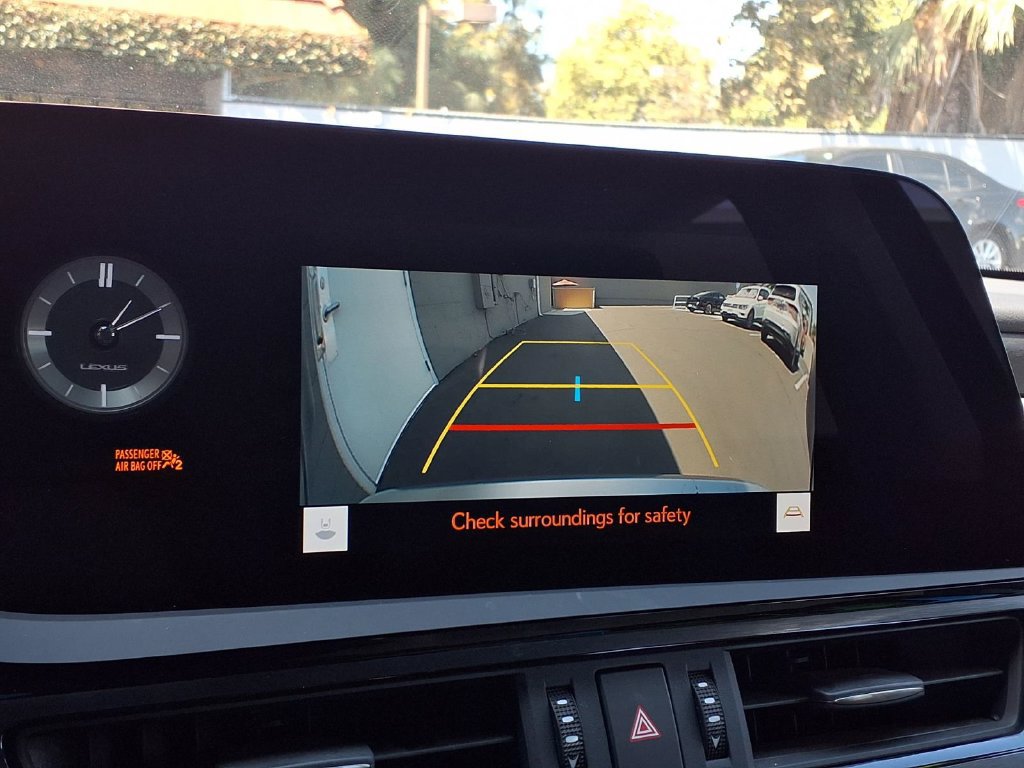Used 2024 Lexus ES 300h w/ Premium Package FWD image 10