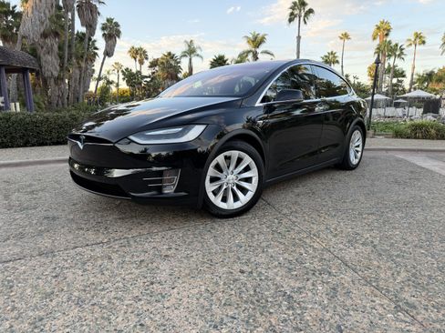 Used 2017 Tesla Model X 75D AWD/4WD image 2