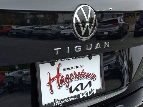 Used 2023 Volkswagen Tiguan SE R-Line image 31