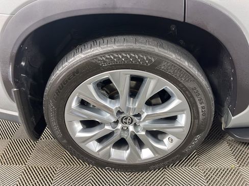 Used 2021 Toyota Highlander Limited image 16