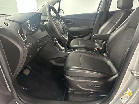 Used 2019 Chevrolet Trax LT w/ LT Convenience Package AWD/4WD image 10