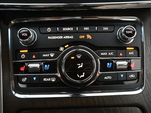 Used 2017 Lincoln Continental Reserve w/ Technology Package image 31