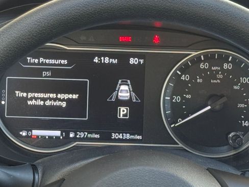 Used 2025 Nissan Versa SV image 39