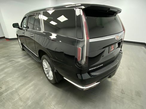 Used 2022 Cadillac Escalade ESV Luxury AWD/4WD image 4