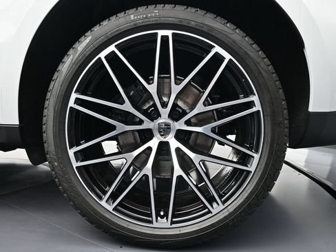 Used 2026 Porsche Macan AWD/4WD image 26