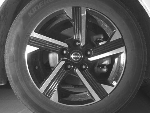 Used 2025 Nissan Sentra SV FWD image 16