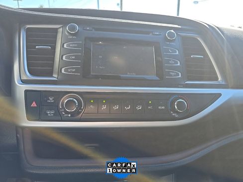 Used 2018 Toyota Highlander LE image 23