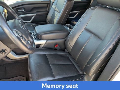 Used 2019 Nissan Titan SL AWD/4WD image 14