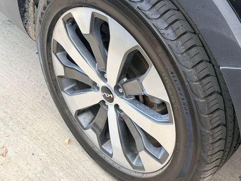 Used 2022 Kia Telluride EX w/ EX Premium Package FWD image 8